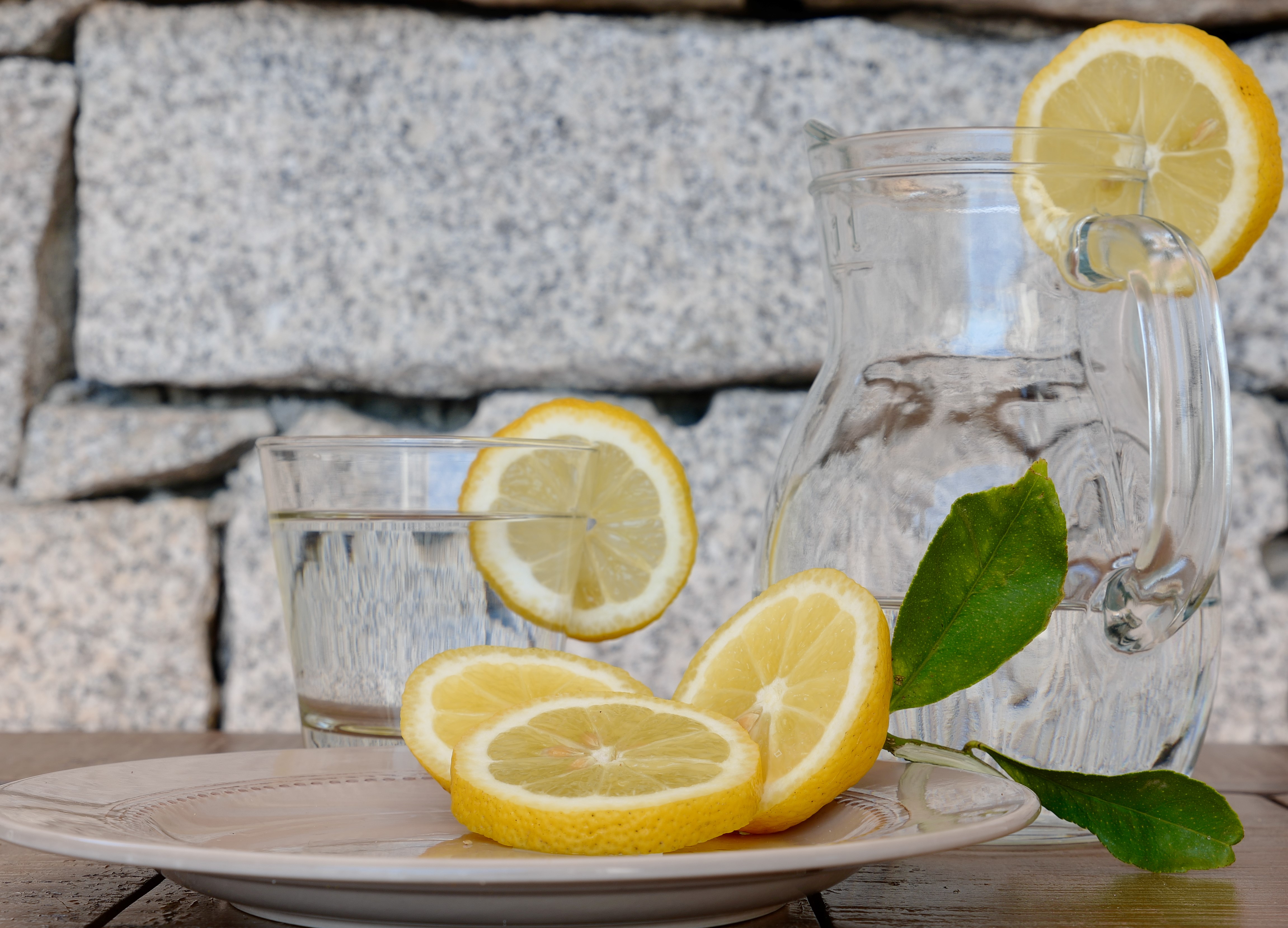 Wasser mit Pepp: Gesund trinken bei Hitze - mari-online | Ratgeber fürs