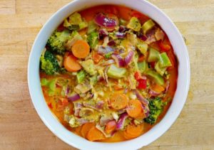 Curry-Kokossuppe mit Gemüse